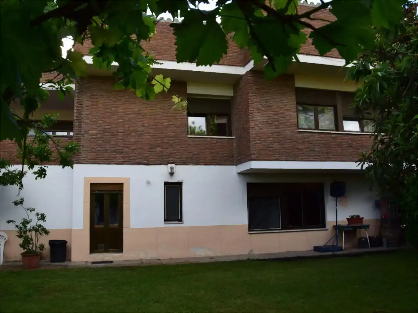 Vista exterior de Casa o xalet en venda en Palencia Capital amb Piscina i Balcó