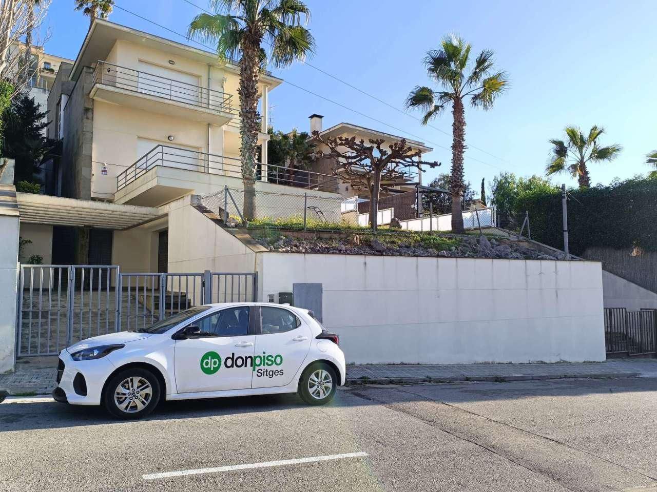 Aparcament de Casa o xalet en venda en Sitges amb Aire condicionat, Calefacció i Jardí privat