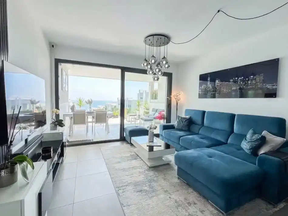 Sala de estar de Piso en venta en Manilva con Aire acondicionado, Terraza y Piscina