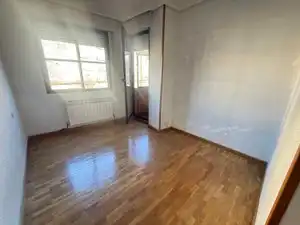 Bedroom of Flat for sale in Palencia  with Heating, Parquet flooring and Storage room