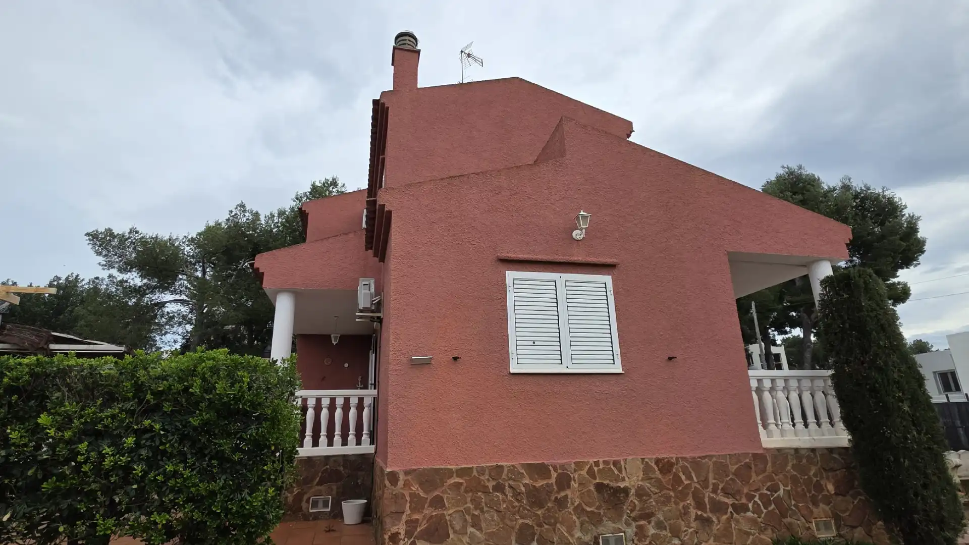 Vista exterior de Casa o chalet en venta en Chiva con Aire acondicionado, Jardín privado y Terraza