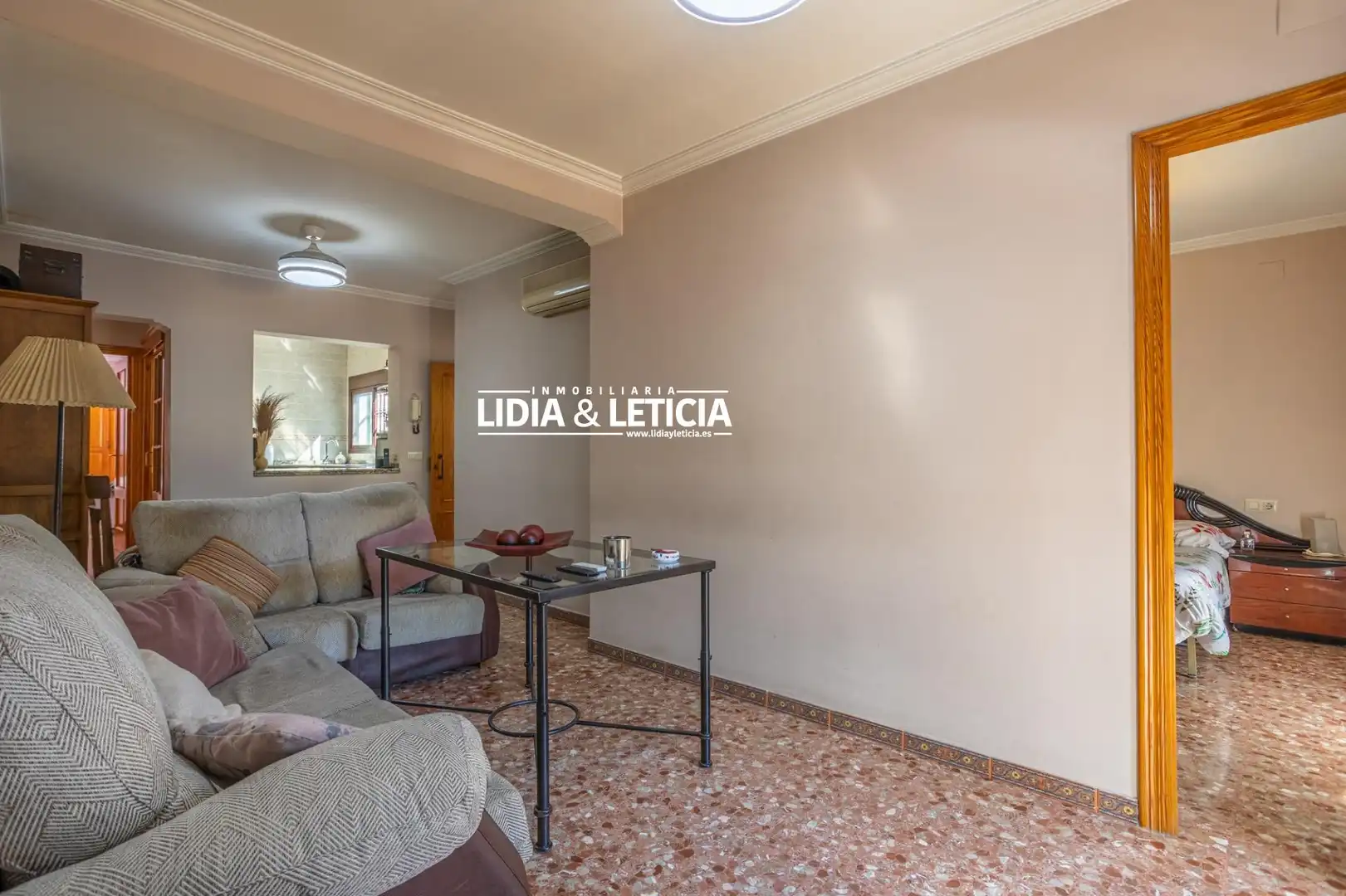Vista exterior de Casa o xalet en venda en Alcalá de Guadaira amb Aire condicionat, Calefacció i Terrassa