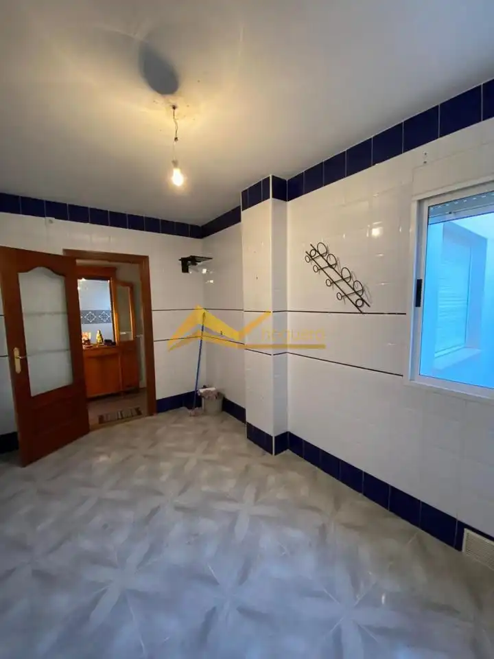 Badezimmer von Wohnung zum Verkauf in Guarromán mit Heizung und Balkon