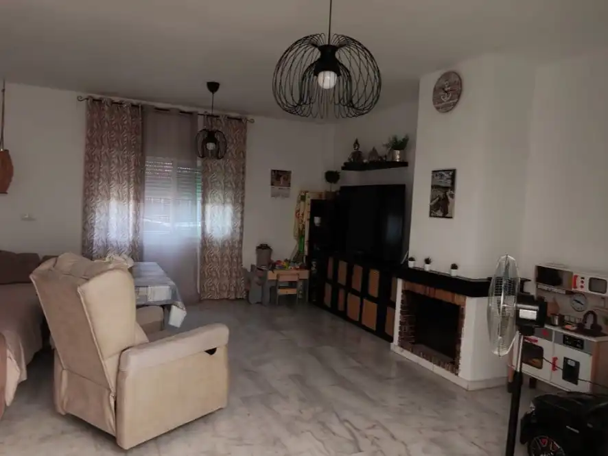 Sala d'estar de Casa o xalet en venda en Villaverde del Río amb Aire condicionat