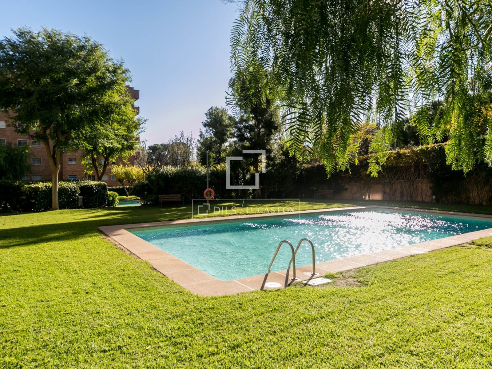Piscina de Pis de lloguer en Castelldefels amb Aire condicionat, Calefacció i Jardí privat