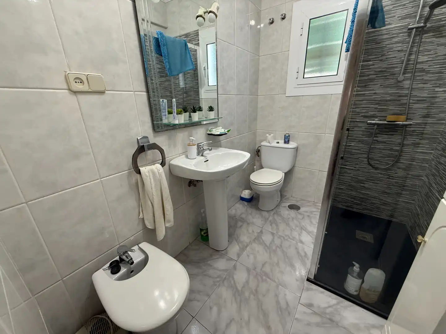 Baño de Piso de alquiler en Málaga con Amueblado, Horno y Lavadora