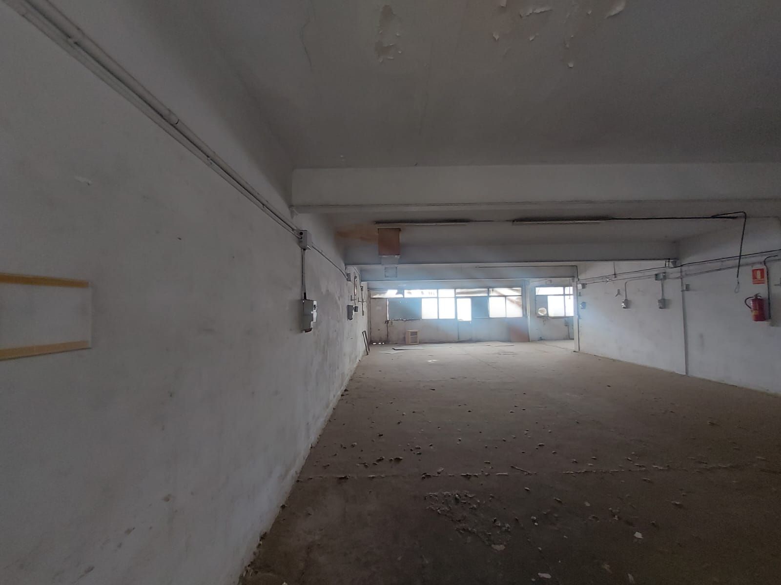 Local en venta en L'Hospitalet de Llobregat con Alarma