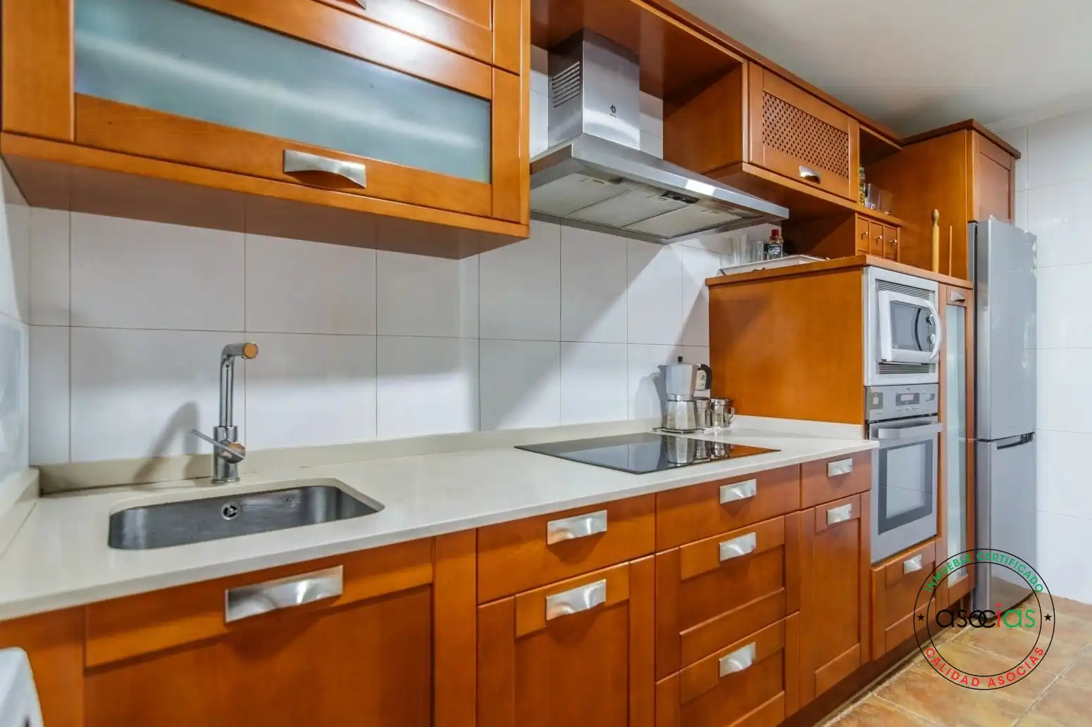 Cuina de Casa o xalet en venda en San Martín del Rey Aurelio amb Calefacció, Jardí privat i Terrassa