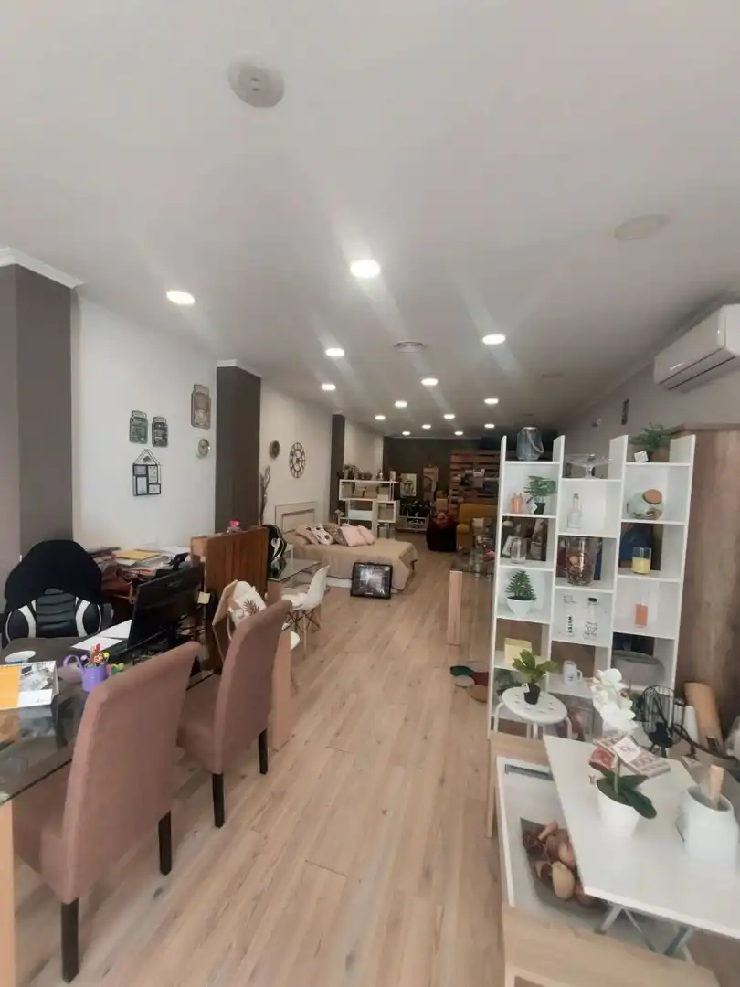 Local comercial en venda a Botica
