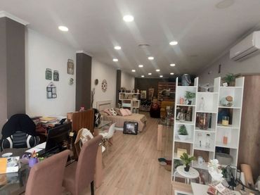 Locale commerciale in vendita a Botica