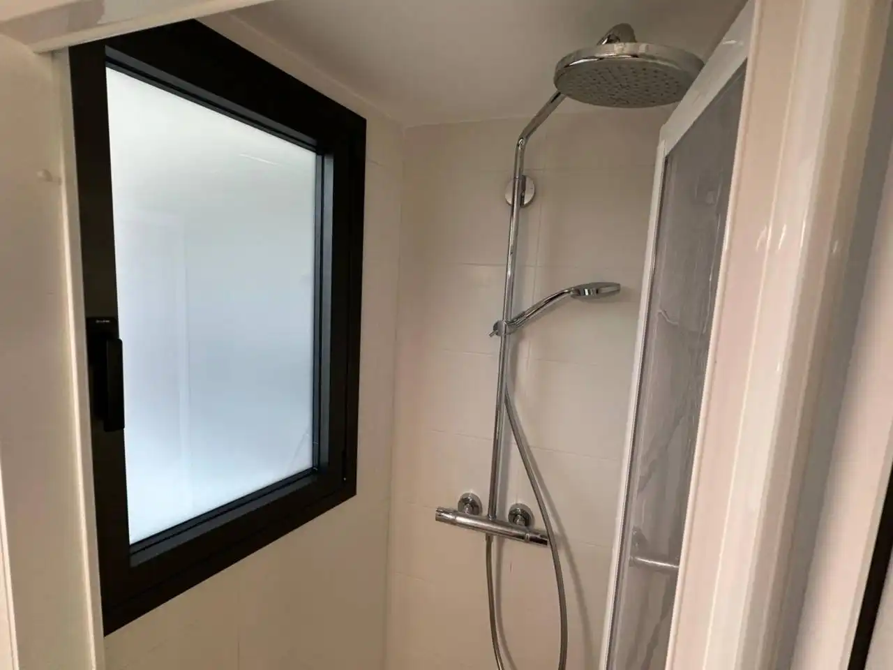 Baño de Piso de alquiler en Cerdanyola del Vallès con Aire acondicionado y Terraza