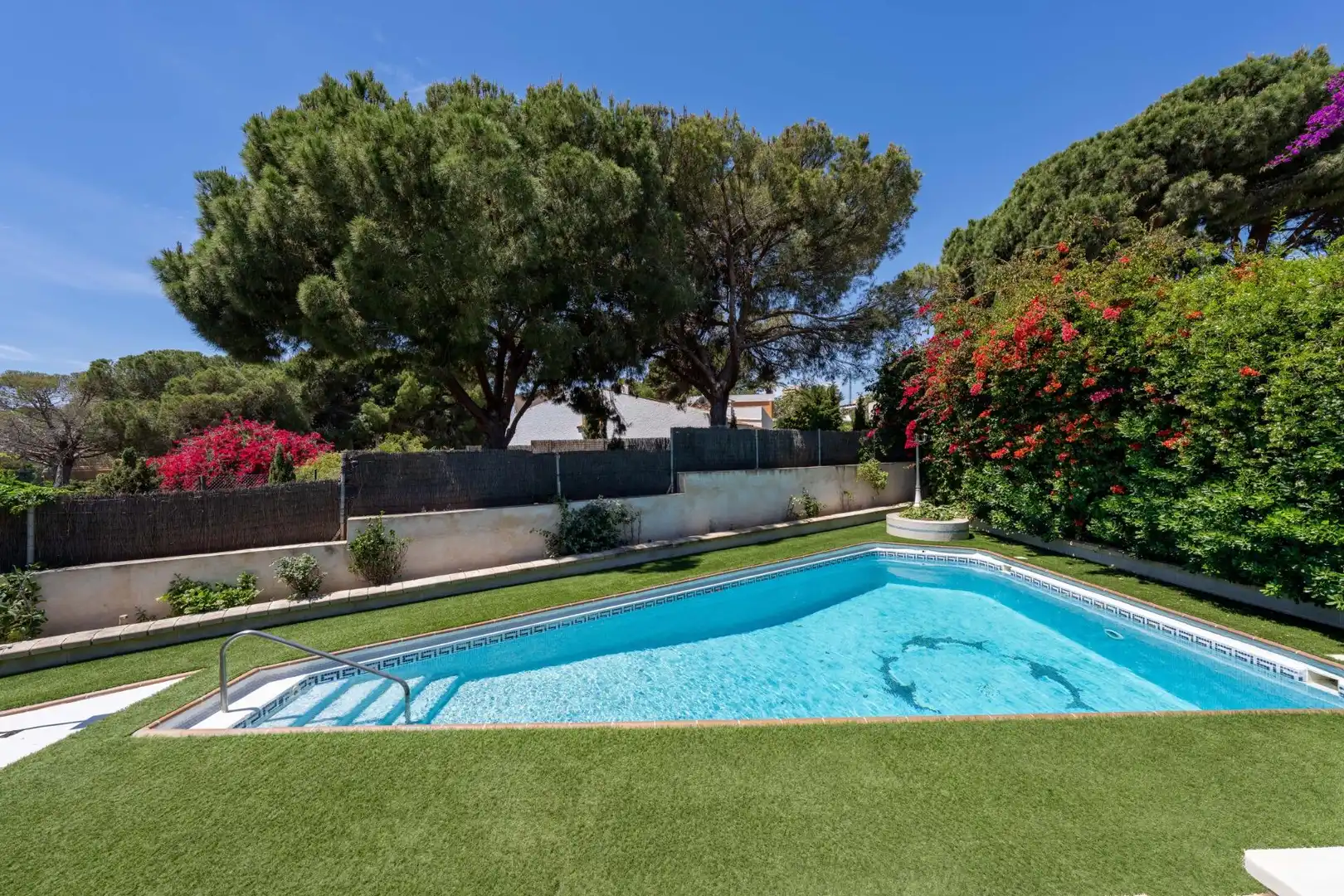 Piscina de Casa o chalet en venta en Roquetas de Mar con Aire acondicionado, Jardín privado y Parquet
