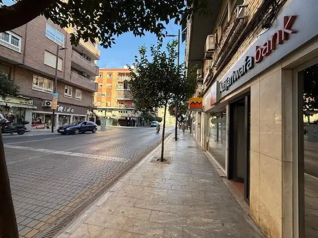 Local comercial en venda a Centro, imagen 2