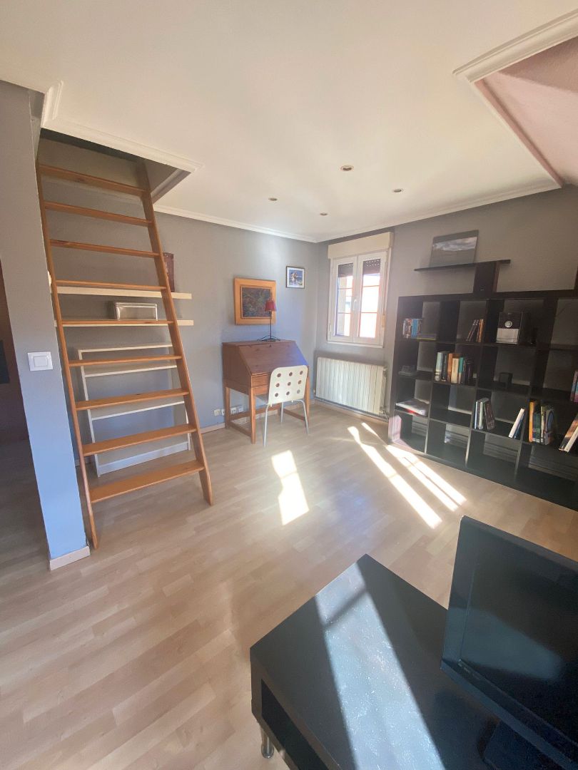 Dormitori de Pis en venda en Langreo amb Calefacció, Traster i Moblat