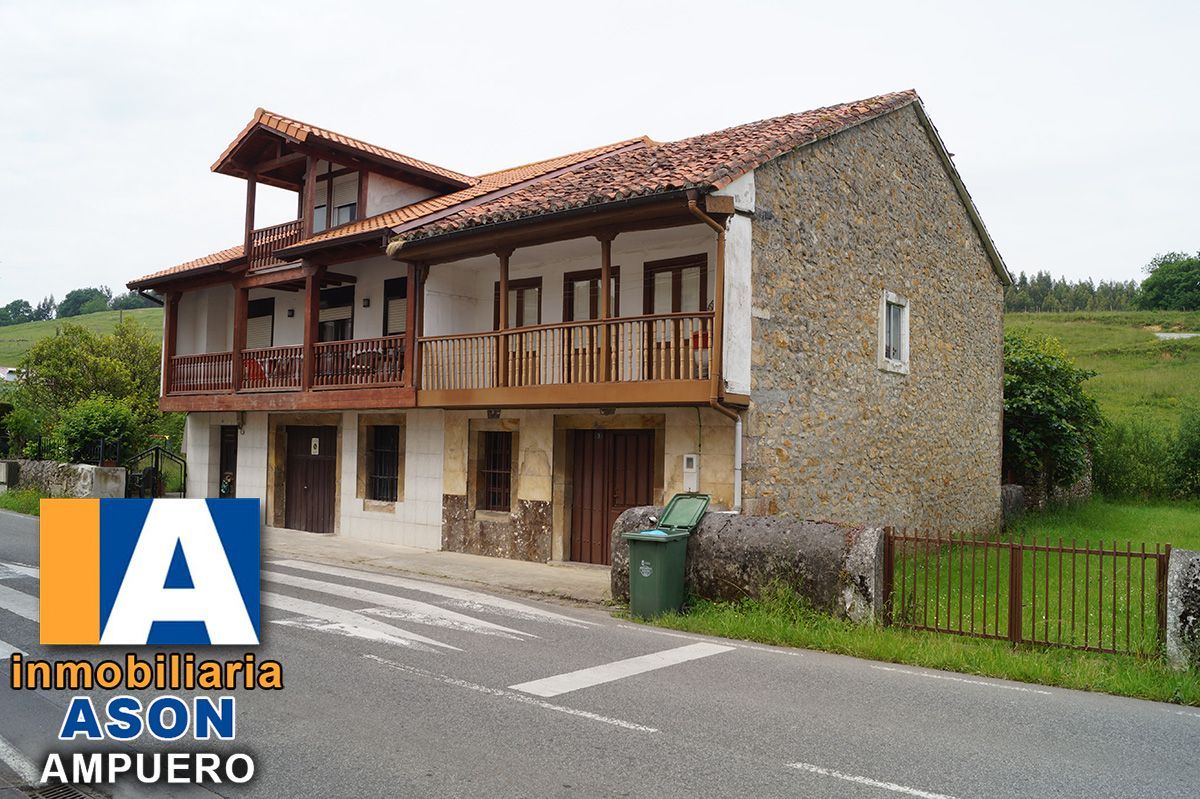 Vista exterior de Casa adosada en venda en Ampuero amb Jardí privat i Balcó