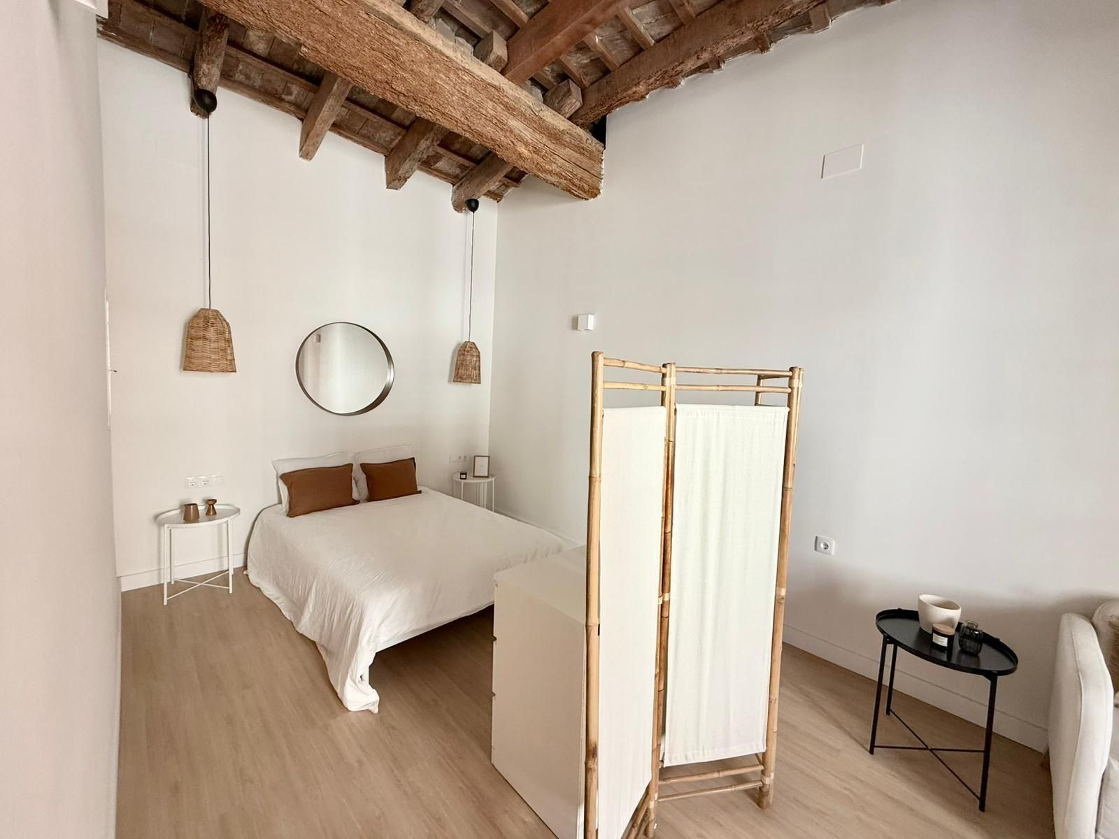 Dormitori de Pis de lloguer en  Valencia Capital amb Aire condicionat, Parquet i Moblat