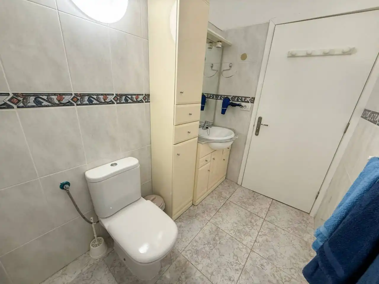 Bany de Pis de lloguer en Arona amb Terrassa, Moblat i Piscina comunitària