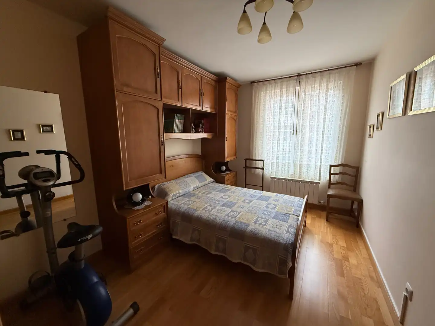 Habitación de Piso en venta en León Capital  con Calefacción, Parquet y Trastero