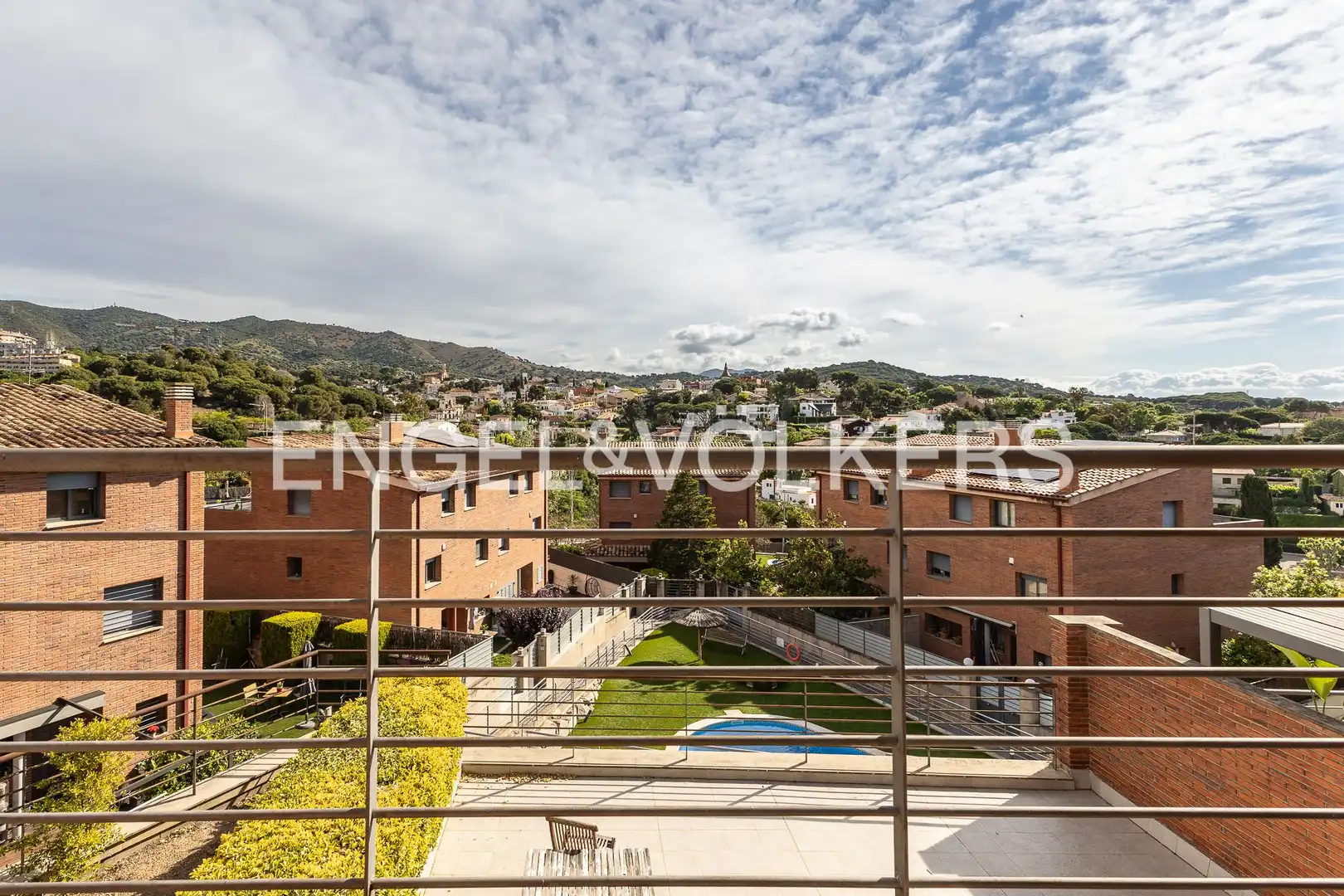 Vista exterior de Casa adosada de alquiler en Tiana con Aire acondicionado, Calefacción y Jardín privado