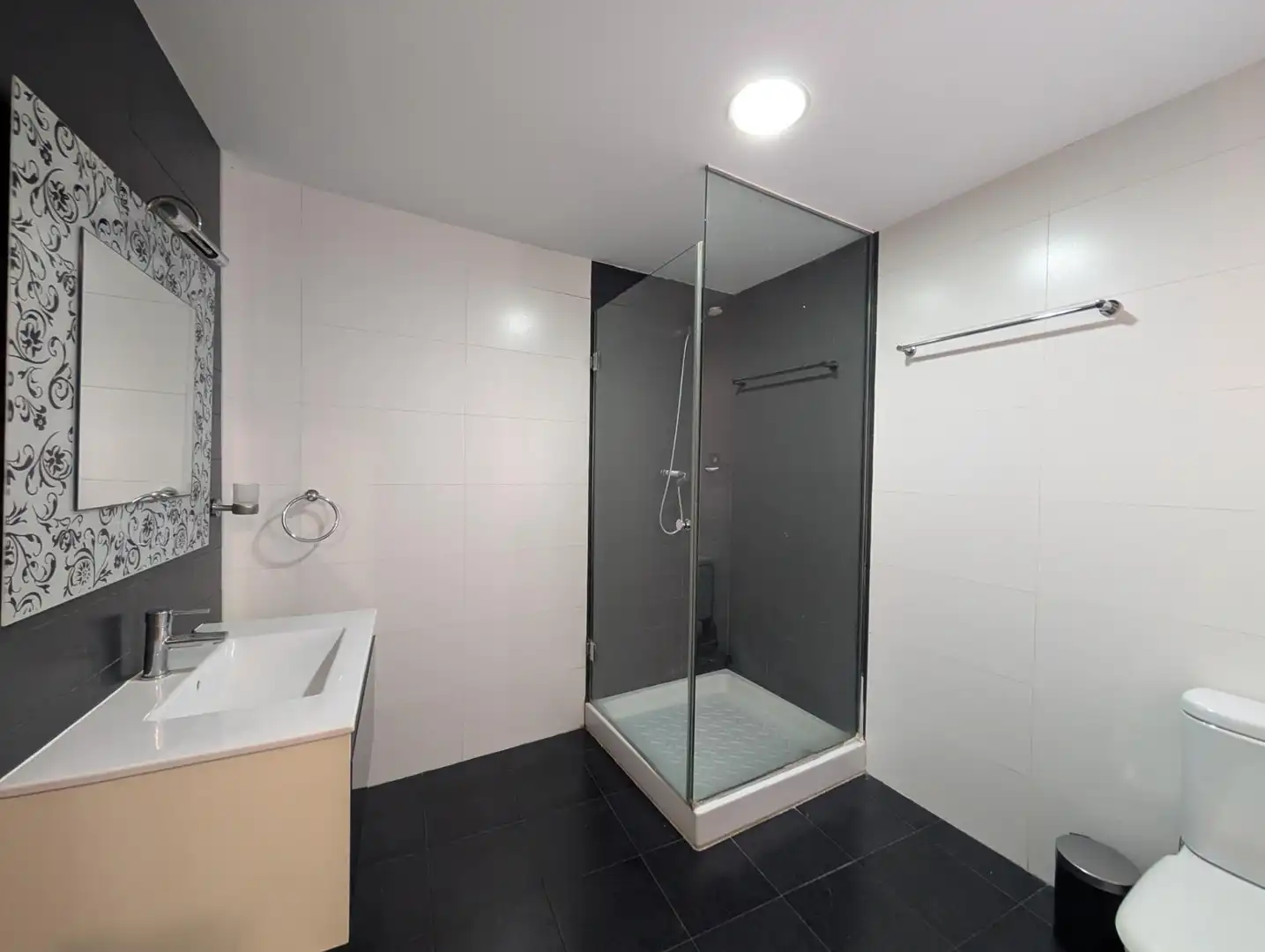 Baño de Dúplex en venta en Sant Vicenç Dels Horts con Aire acondicionado, Calefacción y Terraza