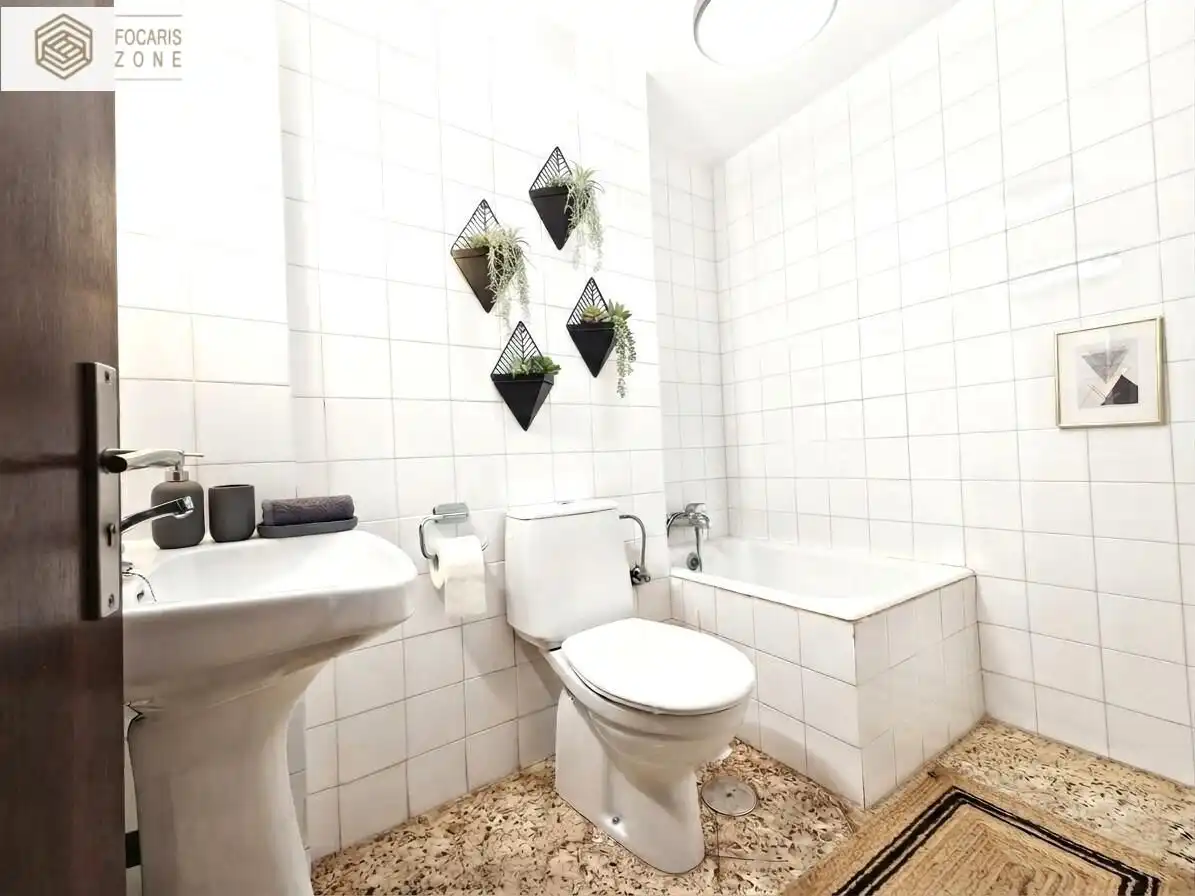 Bathroom of Flat for sale in Málaga  with Terrace and Balcony