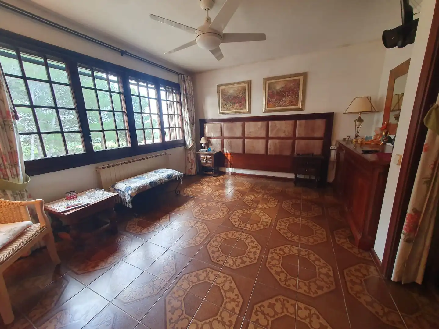 Sala d'estar de Casa o xalet en venda en El Vendrell amb Aire condicionat, Jardí privat i Terrassa