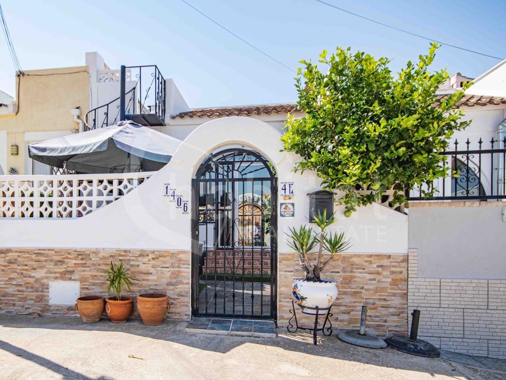 Vista exterior de Casa o xalet en venda en Benijófar amb Aire condicionat