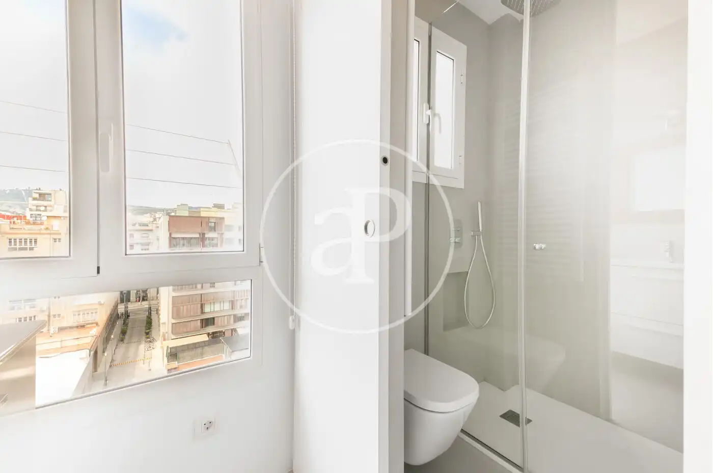 Baño de Piso de alquiler en Barcelona con Aire acondicionado, Calefacción y Amueblado