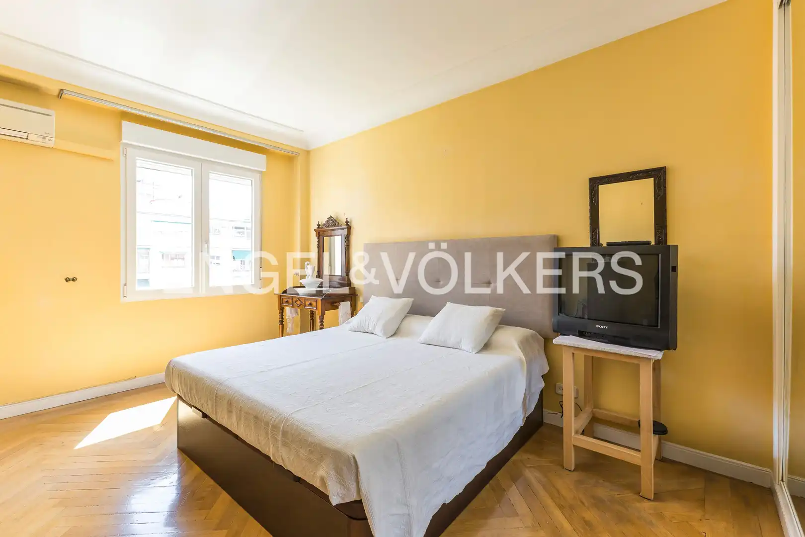 Bedroom of Flat for sale in Madrid  with Heating, Parquet flooring and Storage room