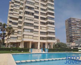 Piscina de Apartament de lloguer en El Campello amb Terrassa