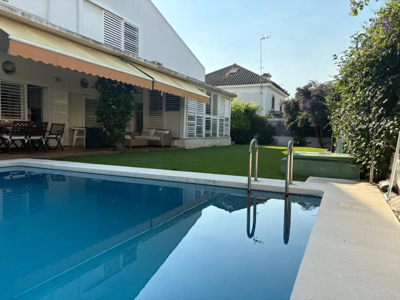 Piscina de Casa o xalet en venda en Jerez de la Frontera amb Aire condicionat, Jardí privat i Terrassa