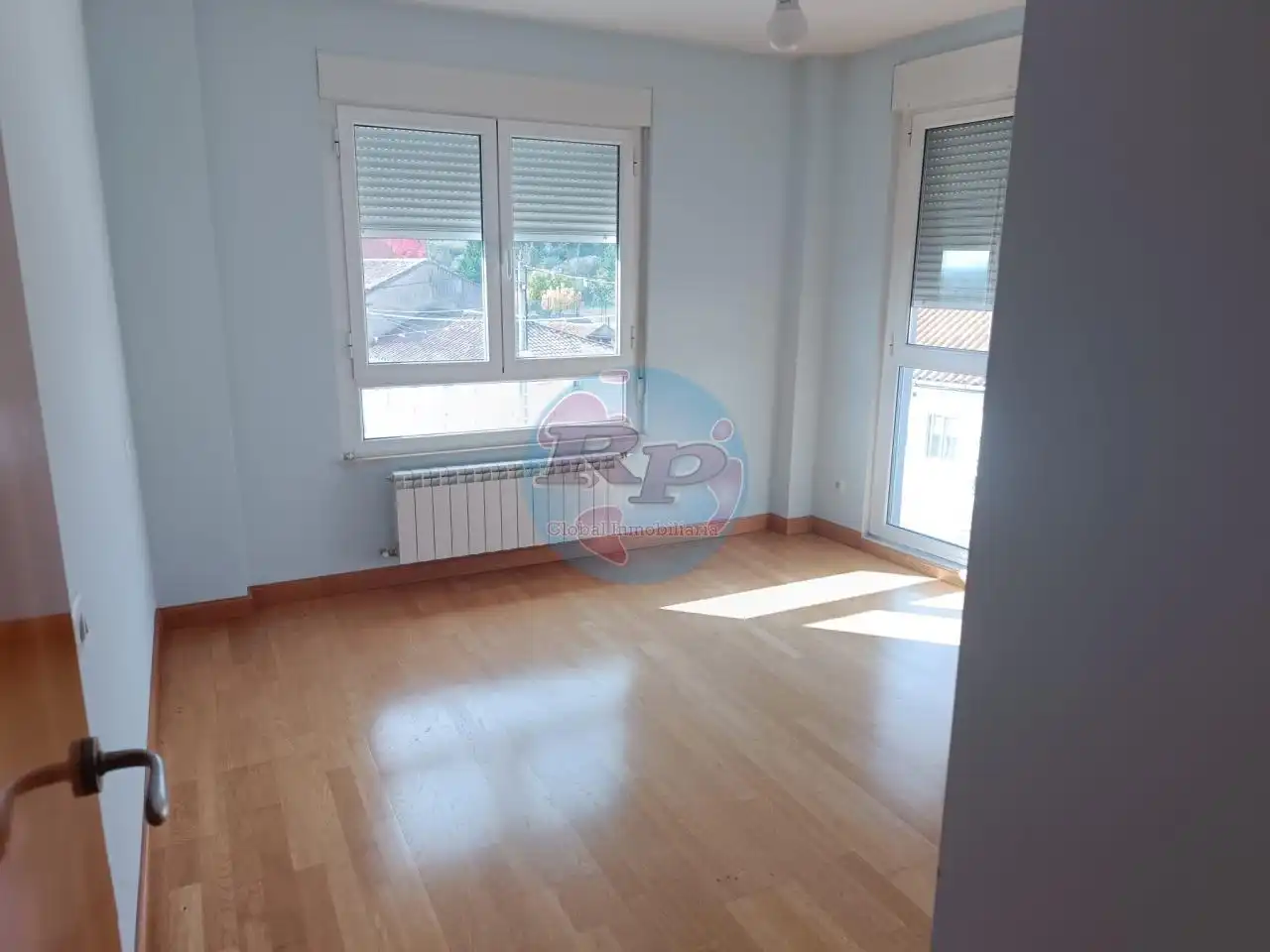 Dormitori de Casa o xalet en venda en Sariegos amb Calefacció, Jardí privat i Parquet