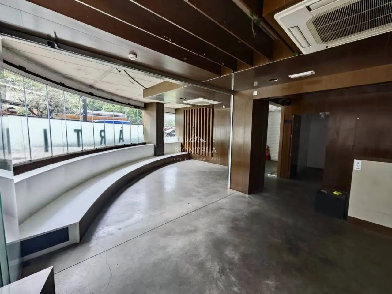 Locale commerciale in affitto a Les Escaldes
