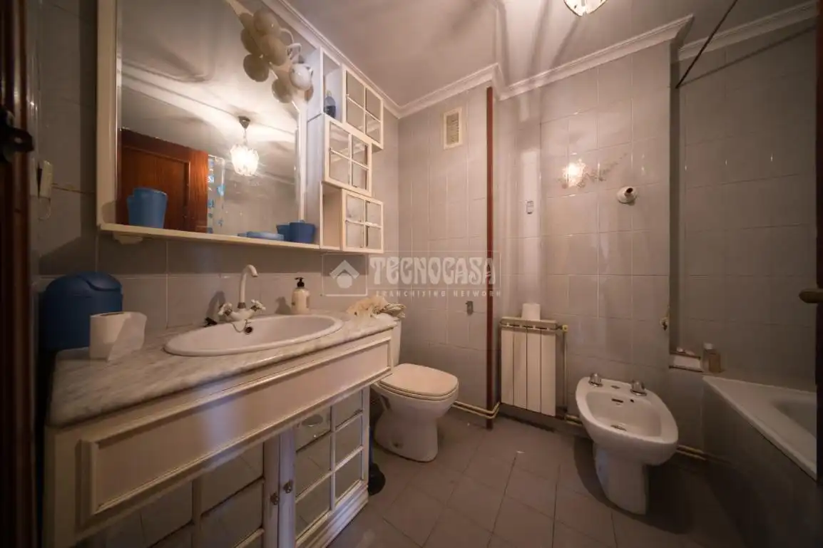 Bathroom of Flat for sale in Valladolid