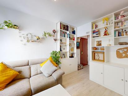 Sala d'estar de Apartament en venda en  Madrid Capital amb Aire condicionat i Terrassa