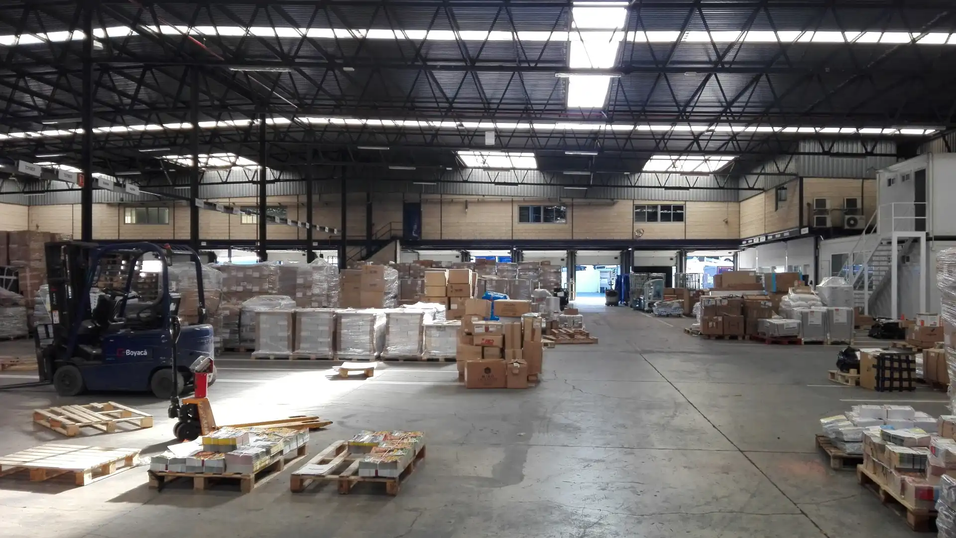 Nave industrial de alquiler en Castellbisbal con Calefacción y Alarma