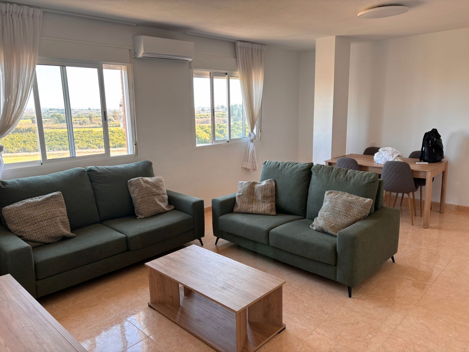 Sala d'estar de Apartament de lloguer en Almoradí amb Aire condicionat, Terrassa i Moblat