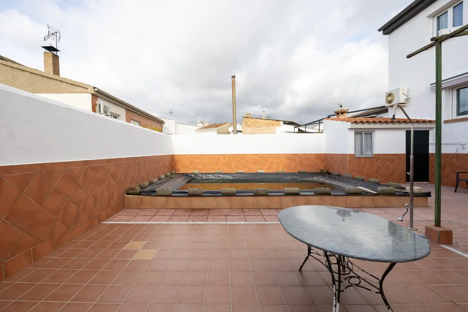 Piscina de Casa adosada en venda en La Zubia amb Aire condicionat, Terrassa i Traster