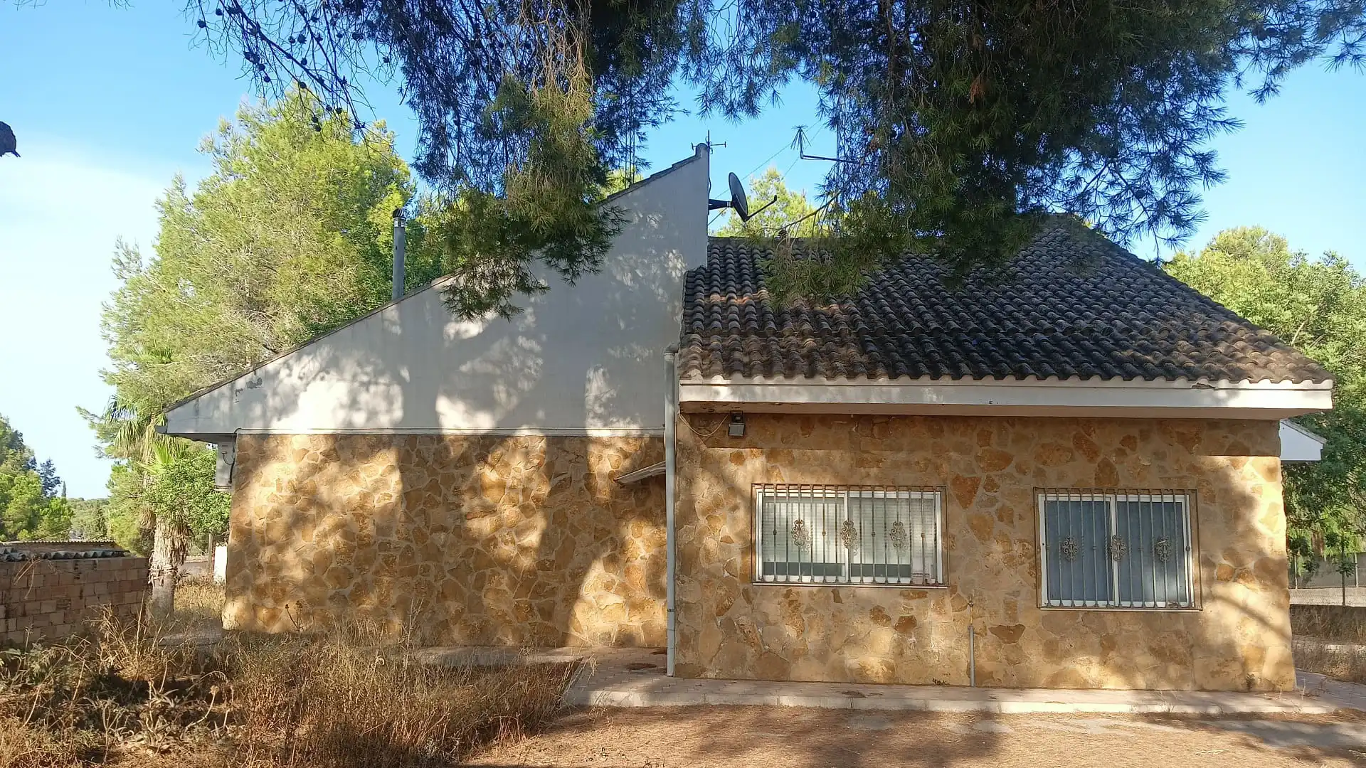 Vista exterior de Casa o xalet en venda en Riba-roja de Túria amb Terrassa i Piscina