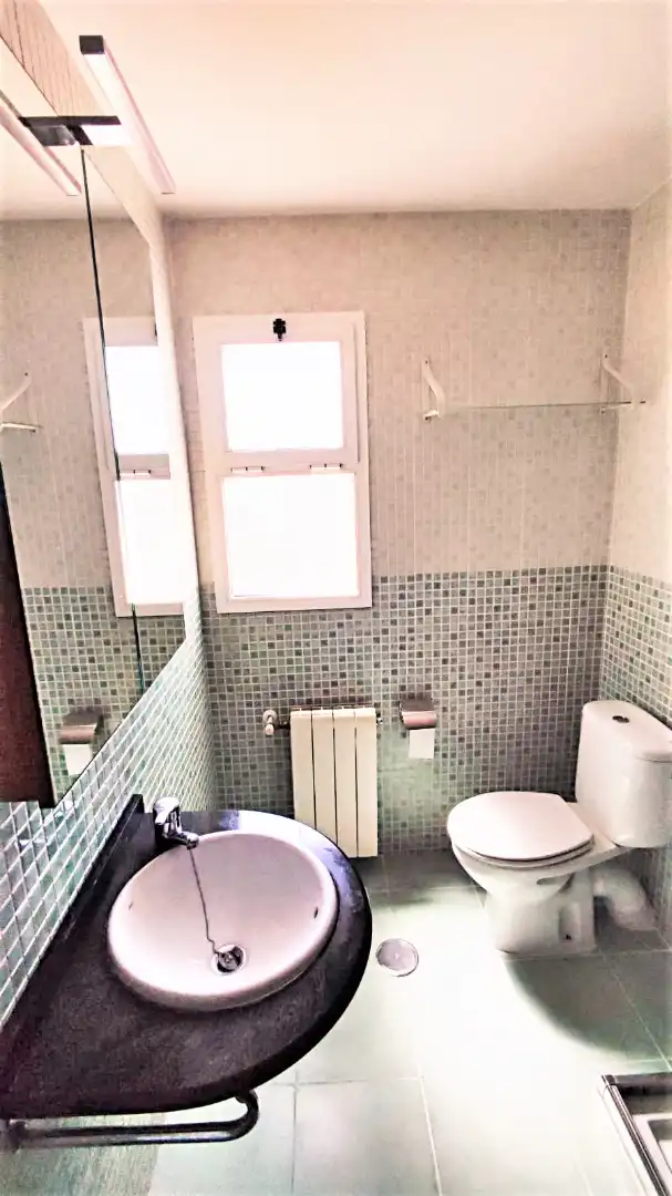 Bathroom of Flat for rent in Badajoz  with Air Conditioner, Heating and Parquet flooring
