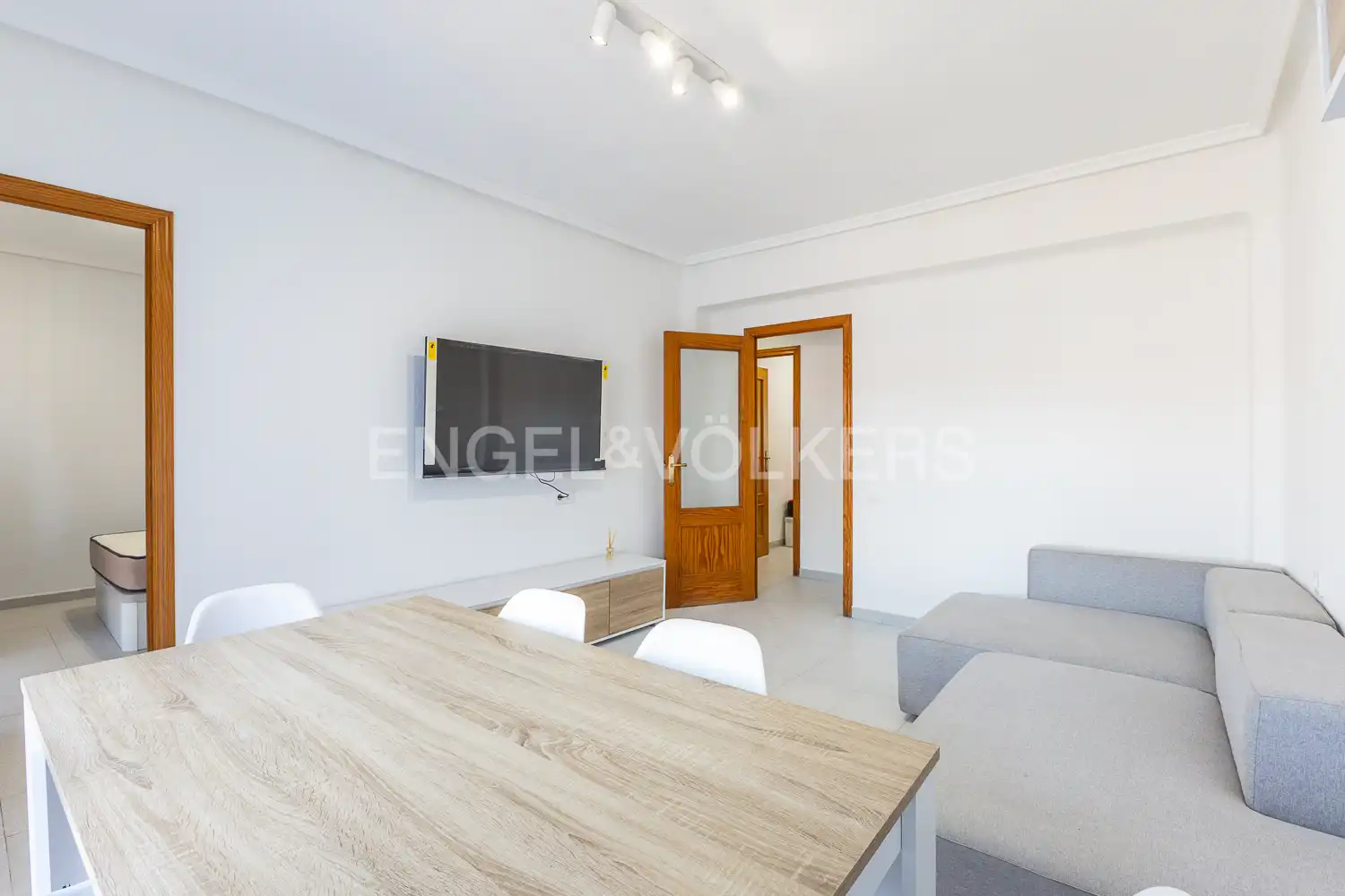 Sala d'estar de Pis de lloguer en Valencia amb Aire condicionat, Calefacció i Moblat