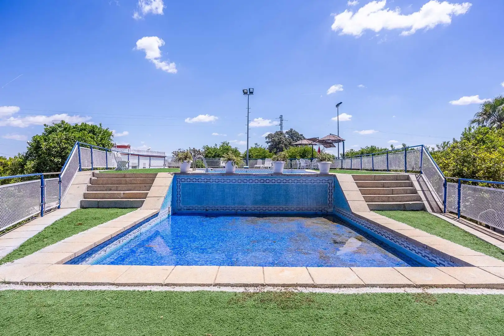 Piscina de Finca rústica en venda en Sanlúcar la Mayor amb Calefacció, Jardí privat i Terrassa