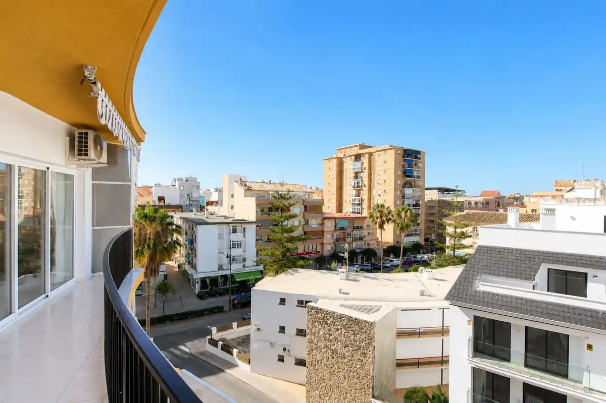 Vista exterior de Apartament en venda en Mijas amb Aire condicionat i Terrassa