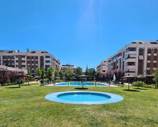 Swimming pool of Flat to rent in Majadahonda  with Air Conditioner, Heating and Private garden