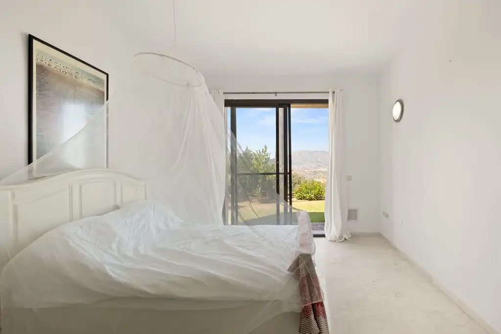 Habitación de Planta baja en venta en Ojén con Aire acondicionado, Jardín privado y Terraza