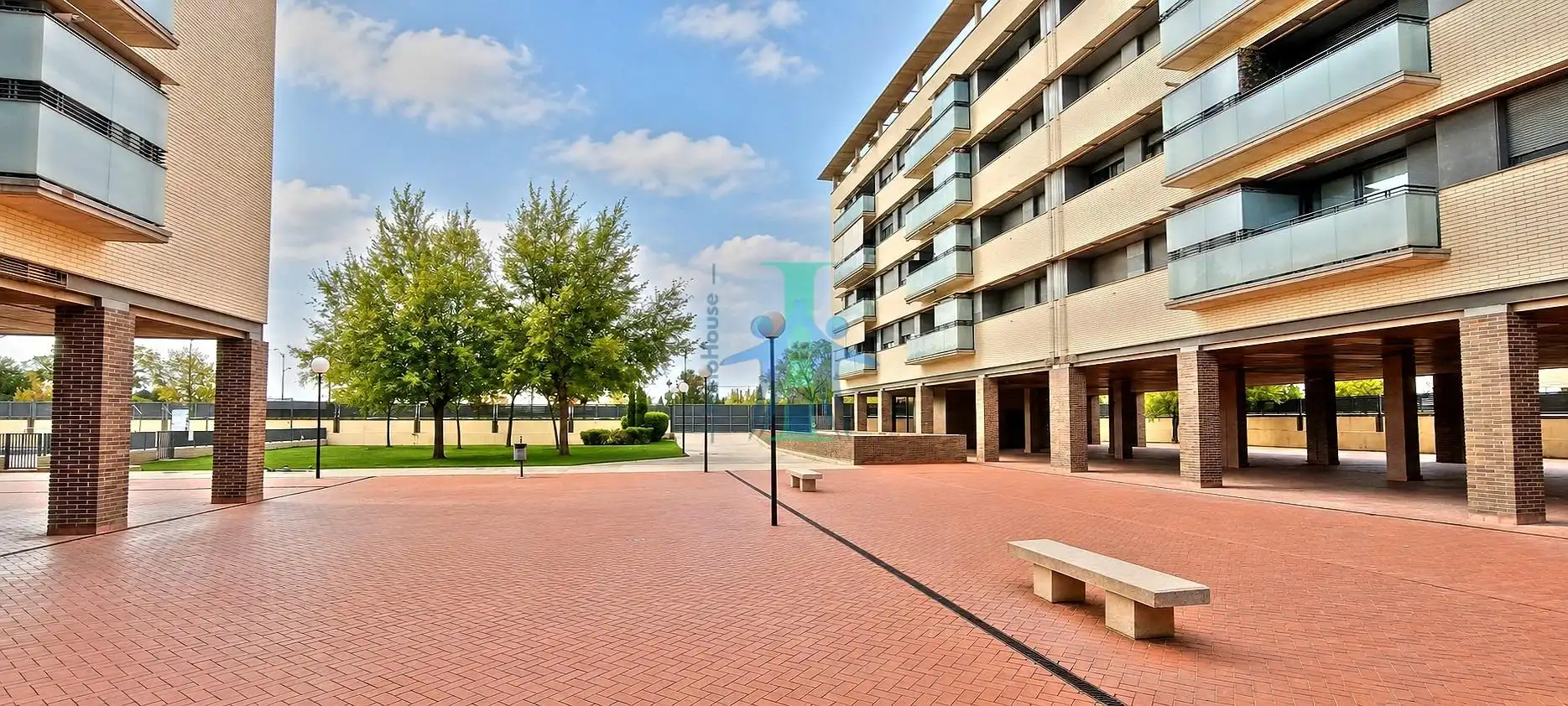 Exterior view of Apartments for rent in Facultad de Medicina