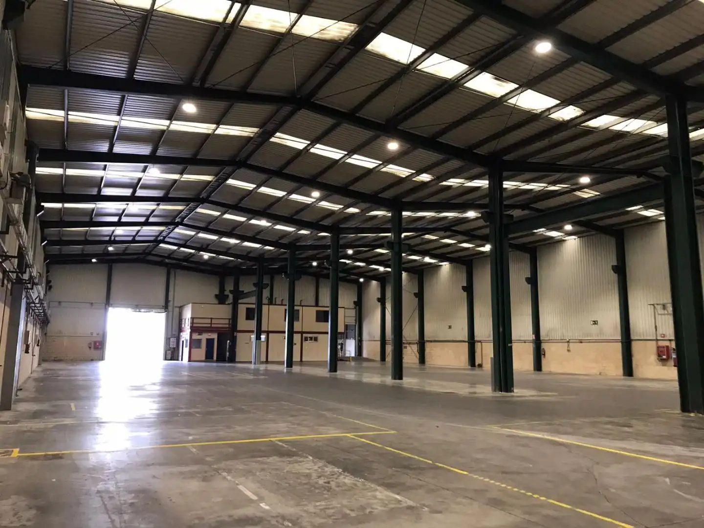 Commercial properties for rent in Ayala / Aiara  with Alarm