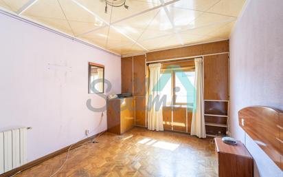 Dormitori de Pis en venda en Oviedo  amb Calefacció, Parquet i Terrassa