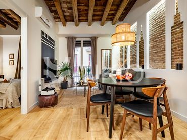 Apartment mit Balkon zur Miete in Carrer de Milà i Fontanals