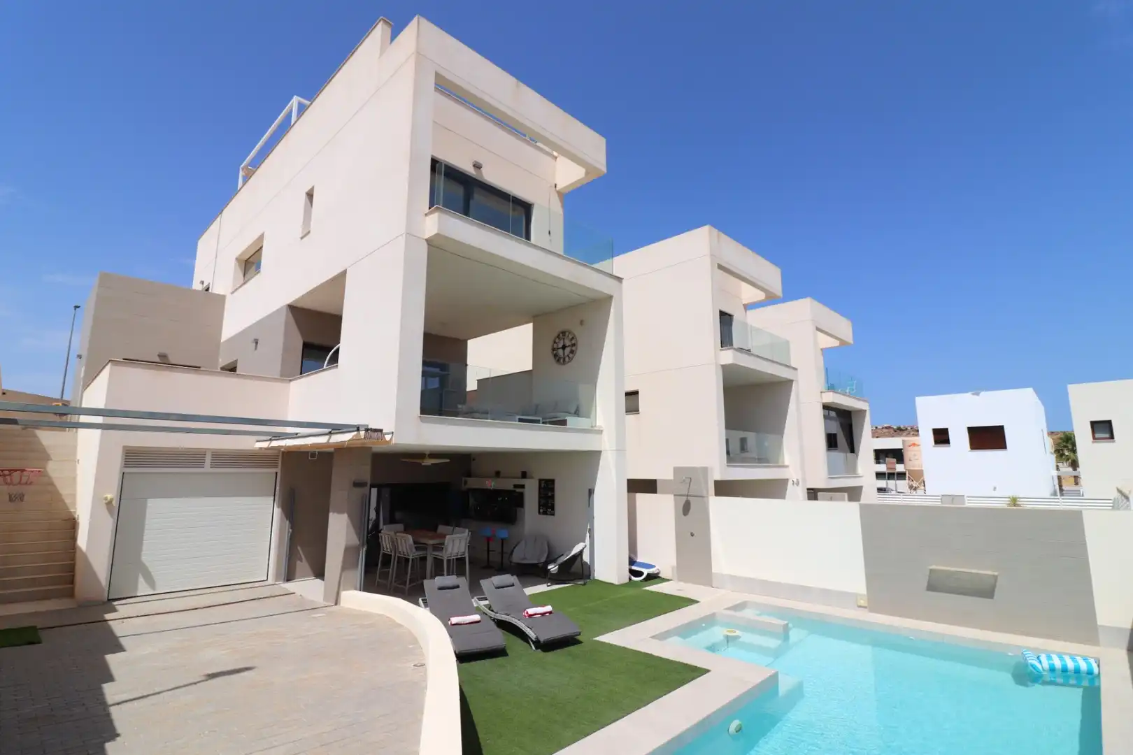 Casa con piscina en venta en Benijófar, imagen 2